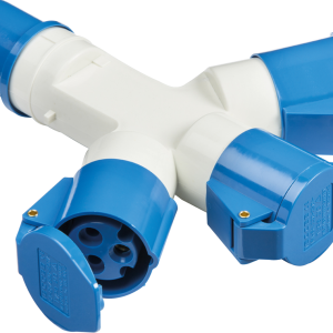 IN0010 240V IP44 16A 2P+E 3 Way Splitter