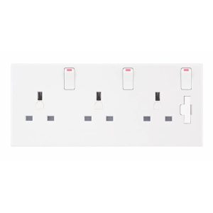 13 Amp Converter Socket – Converts 1 or 2 Gang to 3 Gang Switched