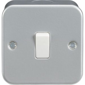 M2000 Metal Clad 10AX 1G 2-Way Switch