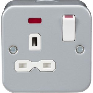 MR7000N Metal Clad 13A 1G DP Switched Socket With Neon