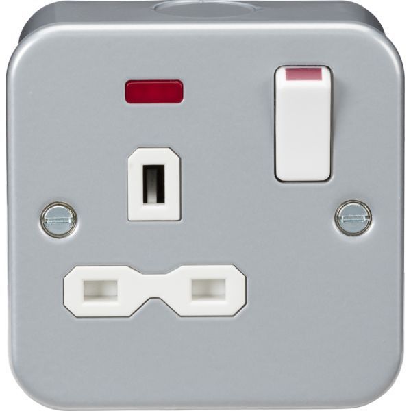 MR7000N Metal Clad 13A 1G DP Switched Socket With Neon