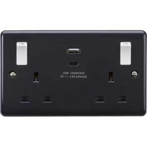 PM9002 13A 2G Switched Socket With White Outboard Rockers And Dual USB (A+C) 4.8A [Part M