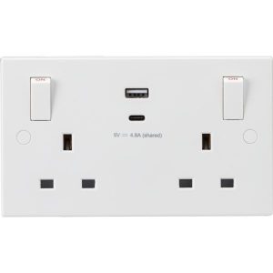 SN9002 13A 2G SP Switched Socket with Dual USB A+C (5V DC 4.8A shared) with Outboard