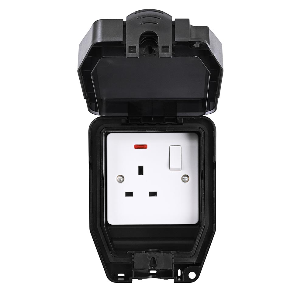 Weatherproof 13A 1G DP Switched Socket -Black