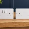 Illustration comparing switched and unswitched UK socket faceplates