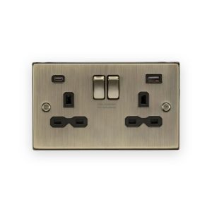 Knightsbridge 13A 2G SP Switched Socket with Dual USB A+C (5V DC 4.0A shared) - Antique Brass with Black Insert