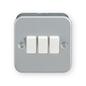 Knightsbridge M4000 Metal Clad 10AX 3G 2-way Switch - Powder-coated Silver/Grey