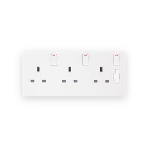 Selectric 13 Amp Converter Socket – Converts 1 or 2 Gang to 3 Gang Switched